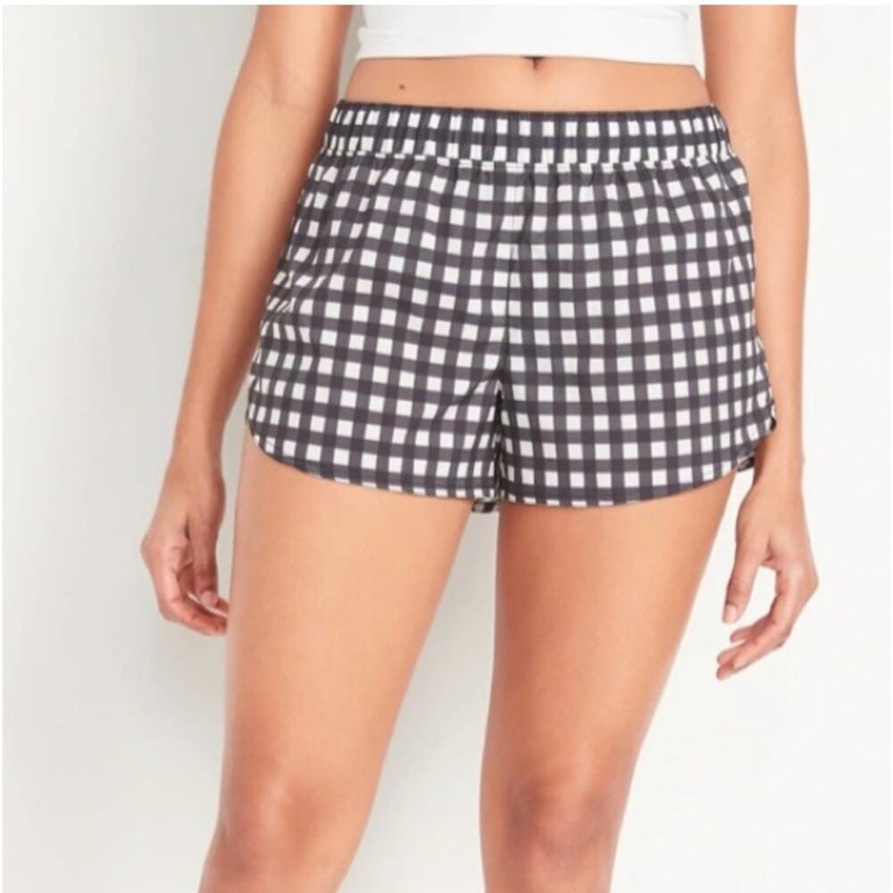 Old Navy Gingham Mid-Rise StretchTech Dolphin-Hem Run Shorts